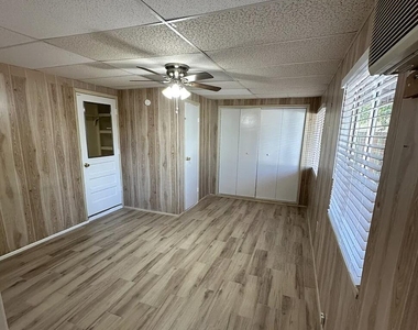 3410 E Shaw Butte Drive - Photo Thumbnail 9