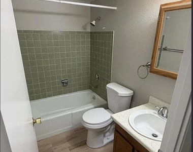 3410 E Shaw Butte Drive - Photo Thumbnail 11
