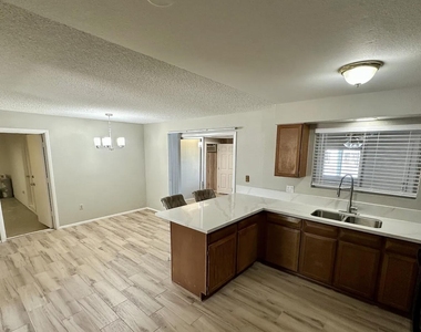 3410 E Shaw Butte Drive - Photo Thumbnail 4