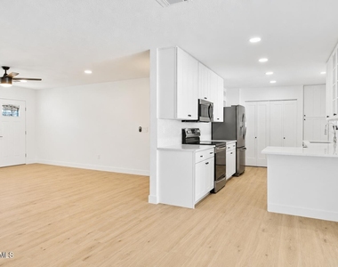 7616 E 3rd Street - Photo Thumbnail 3