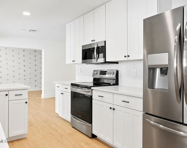 7616 E 3rd Street - Photo Thumbnail 8