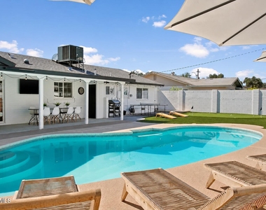 7616 E 3rd Street - Photo Thumbnail 18