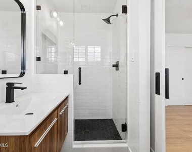7616 E 3rd Street - Photo Thumbnail 11