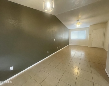 8326 W Tinajas Drive - Photo Thumbnail 7