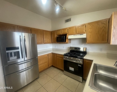 8326 W Tinajas Drive - Photo Thumbnail 4