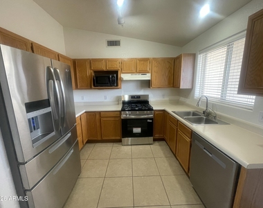 8326 W Tinajas Drive - Photo Thumbnail 5