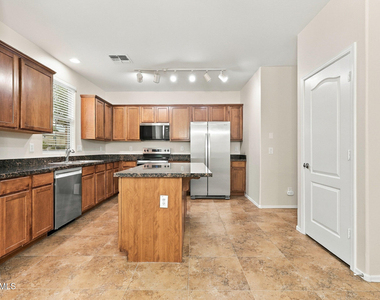 4081 E Oakland Street - Photo Thumbnail 5