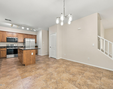 4081 E Oakland Street - Photo Thumbnail 3