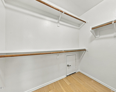 4081 E Oakland Street - Photo Thumbnail 20