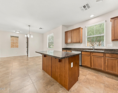 4081 E Oakland Street - Photo Thumbnail 7