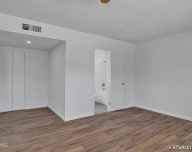 3933 S Pine Street - Photo Thumbnail 22