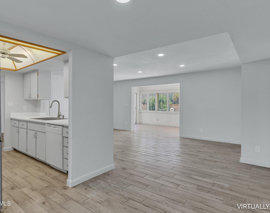 3933 S Pine Street - Photo Thumbnail 8