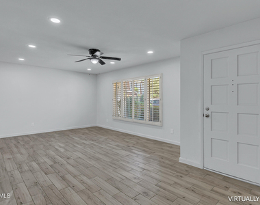3933 S Pine Street - Photo Thumbnail 5