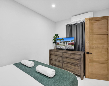 4536 Poinciana Street - Photo Thumbnail 12