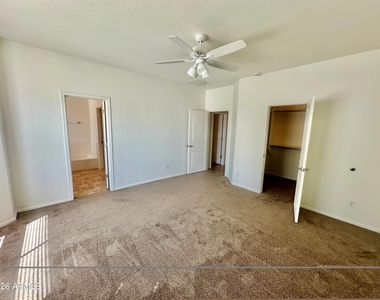 11709 W Sherman Street - Photo Thumbnail 6