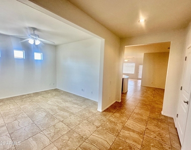 11709 W Sherman Street - Photo Thumbnail 5
