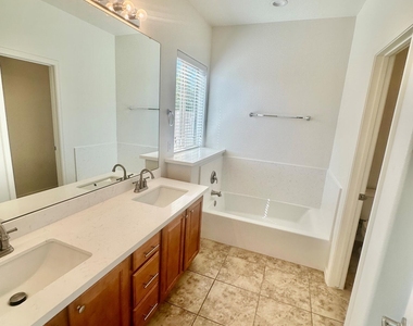 11709 W Sherman Street - Photo Thumbnail 7