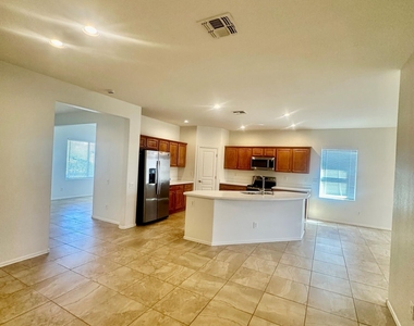 11709 W Sherman Street - Photo Thumbnail 4