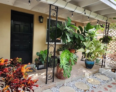 1313 Ne 16th Terrace - Photo Thumbnail 11