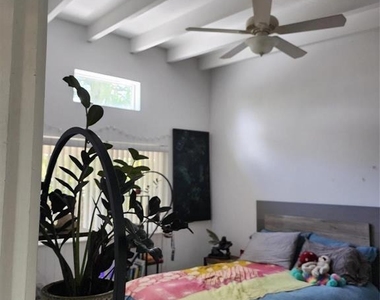 1313 Ne 16th Terrace - Photo Thumbnail 3