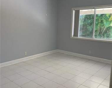 1313 Ne 16th Terrace - Photo Thumbnail 7