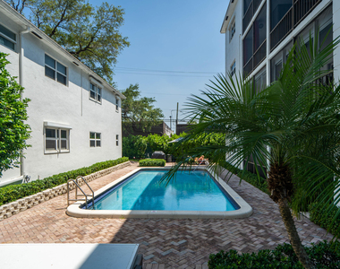 1212 Se 2nd Court - Photo Thumbnail 45