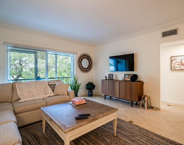 1212 Se 2nd Court - Photo Thumbnail 9