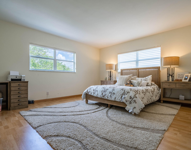 1212 Se 2nd Court - Photo Thumbnail 13