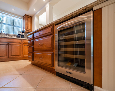 1212 Se 2nd Court - Photo Thumbnail 5