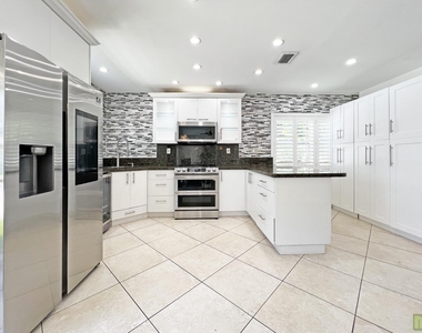 4975 Nw 6th Street - Photo Thumbnail 8