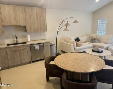 2303 E Weldon Avenue - Photo Thumbnail 7