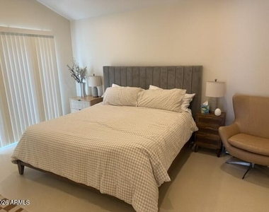 2303 E Weldon Avenue - Photo Thumbnail 11