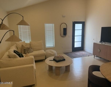 2303 E Weldon Avenue - Photo Thumbnail 5