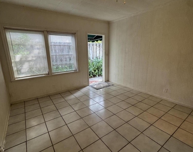 1217 Se 1st Street - Photo Thumbnail 1