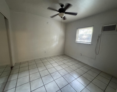 1217 Se 1st Street - Photo Thumbnail 6
