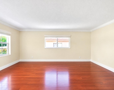 2701 Middle River Drive - Photo Thumbnail 2