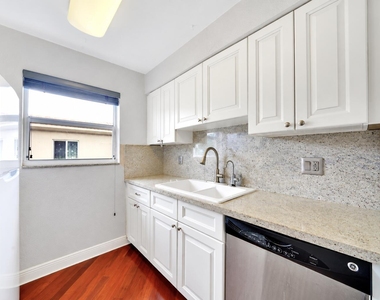 2701 Middle River Drive - Photo Thumbnail 3