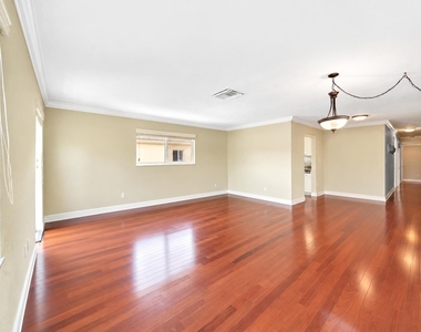 2701 Middle River Drive - Photo Thumbnail 5