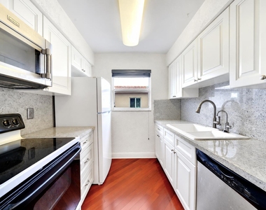 2701 Middle River Drive - Photo Thumbnail 4