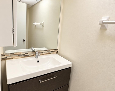 3660 Inverrary Drive - Photo Thumbnail 11
