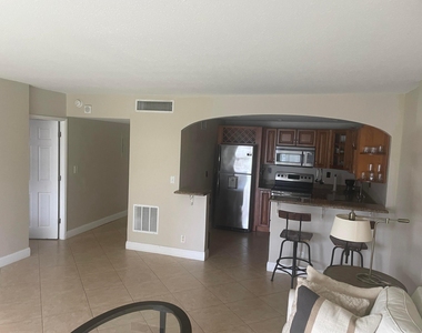 2900 Ne 30th Street - Photo Thumbnail 3