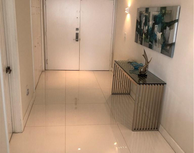 6423 Collins Avenue - Photo Thumbnail 12