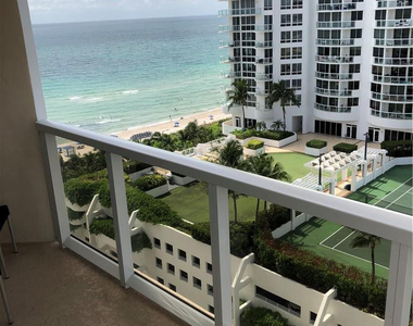 6423 Collins Avenue - Photo Thumbnail 9