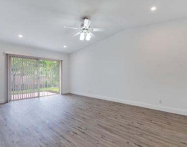 5300 Breadfruit Circle - Photo Thumbnail 11