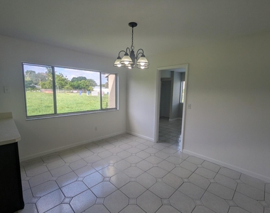374 Sw Eastport Circle - Photo Thumbnail 3