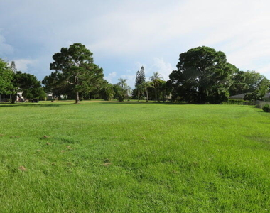 374 Sw Eastport Circle - Photo Thumbnail 12
