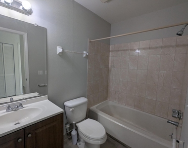 374 Sw Eastport Circle - Photo Thumbnail 9