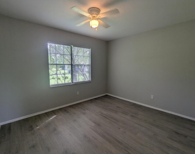 374 Sw Eastport Circle - Photo Thumbnail 10