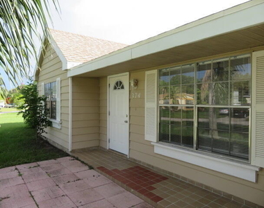 374 Sw Eastport Circle - Photo Thumbnail 1