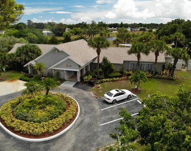 374 Sw Eastport Circle - Photo Thumbnail 14